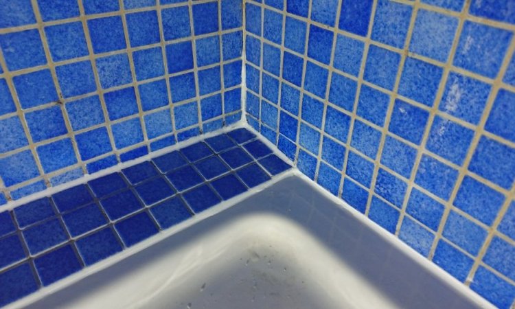 Joint-silicone carreaux bleu après